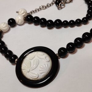 Art Deco Revival Silver 925 Black and White Molded Glass Flowers Cameo Necklace
